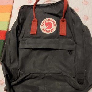 Fjallraven Kanken black back EUC